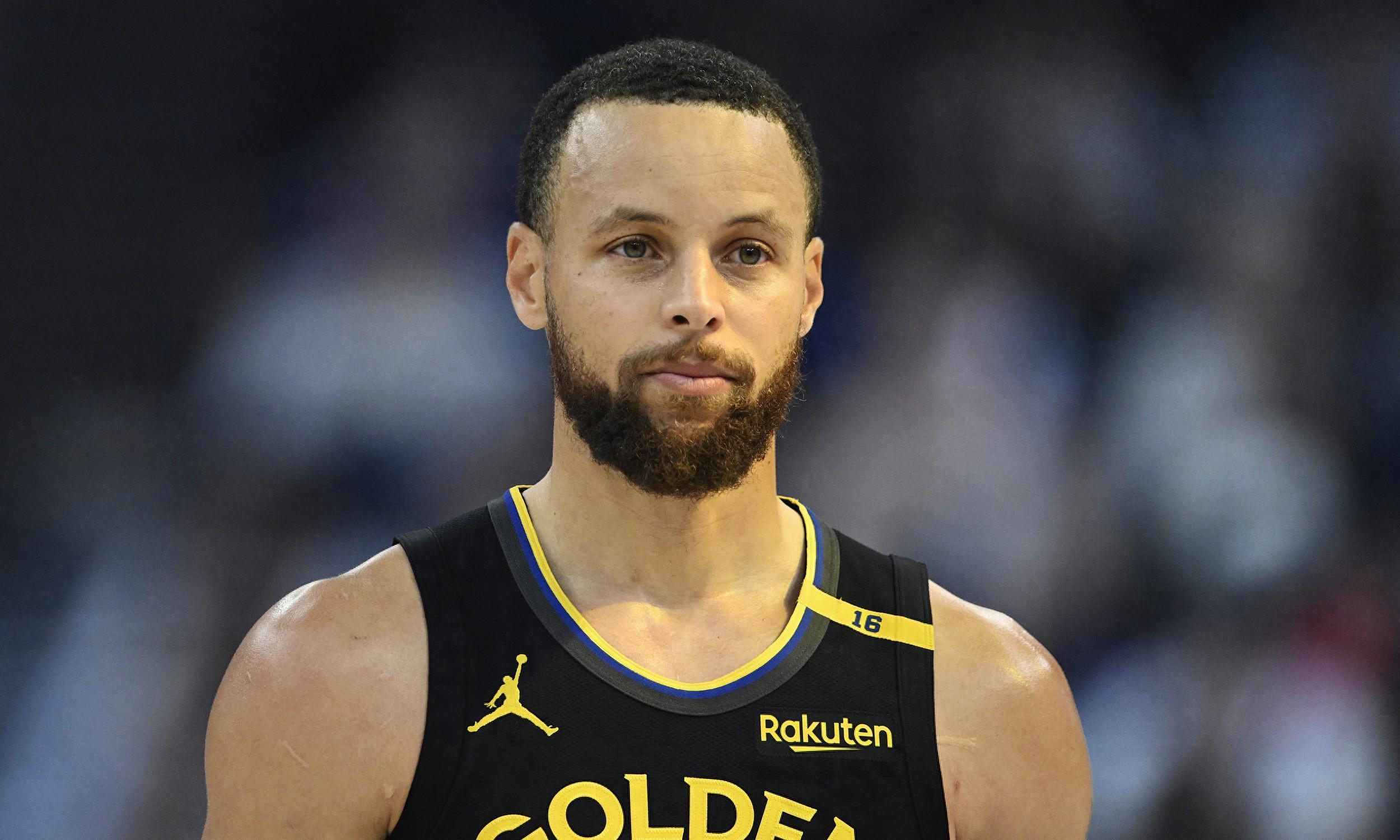 意甲三分制时代，斯帕莱蒂是第二位率队参加过三大德比的主帅（自意甲实行三分制以来，斯帕莱蒂成为第二位带队出战三大德比的主教练）