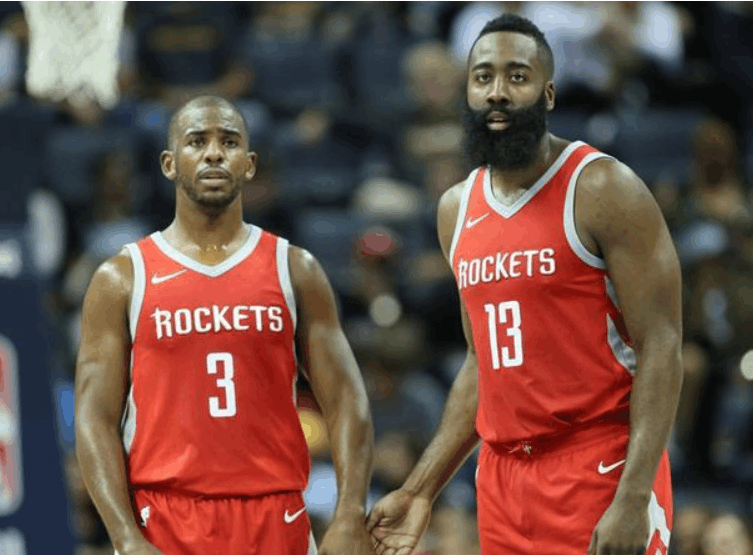 从替补到主力，他靠努力逆袭（他凭努力从替补跃升为主力）