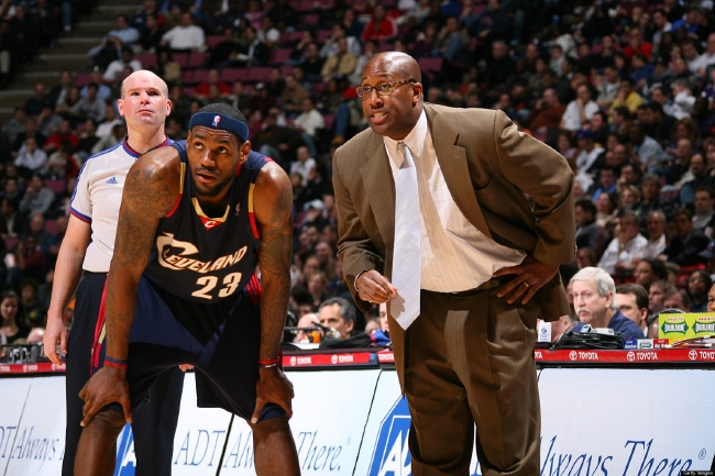 输送30米弧线制导！皇马巨星疑被诅咒：7次开天眼长传 却再度受伤（30米弧线制导般精准！皇马巨星似陷伤病魔咒：7记神级长传后又伤退）