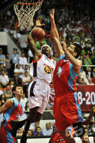 戴维：我一直在努力适应新国家和意甲，进球是我来尤文的目的（戴维：仍在适应新国家与意甲，进球是我加盟尤文的首要目标）