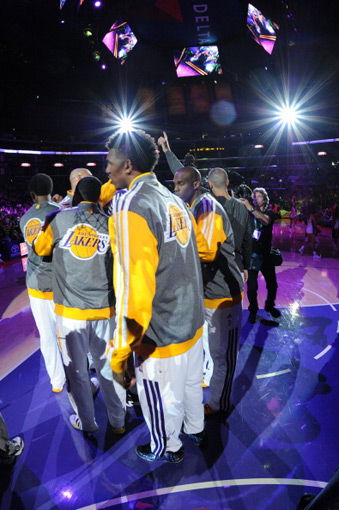 阿斯：阿诺德和卡马文加将在今天接受检查以确定各自伤情（阿斯：阿诺德与卡马文加今日接受检查，评估各自伤势）