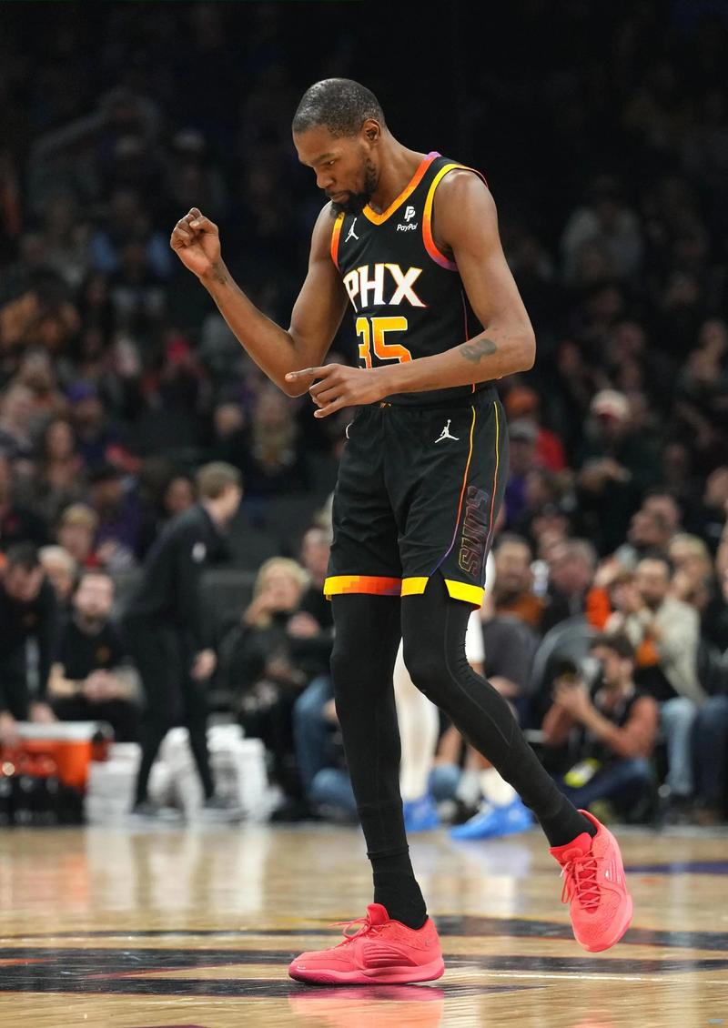 孔帕尼：我们没有“杯赛门将”制度；在混乱中迪亚斯有创造力（孔帕尼：不搞“杯赛专职门将”；迪亚斯在乱局中更具创造力）