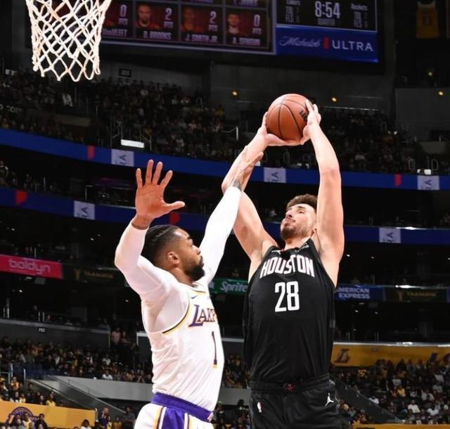 英超-攻击线哑火达洛特破门 曼联1-1西汉姆近5轮仅1胜（英超：曼联锋线低迷达洛特破门 1-1战平西汉姆 近5轮仅一胜）