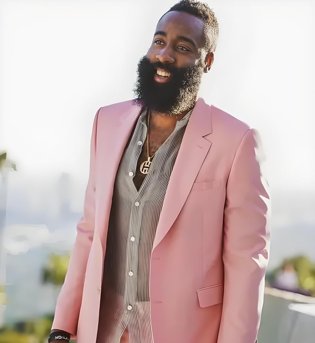 前锋单场双响助球队取胜（前锋梅开二度助球队告捷）