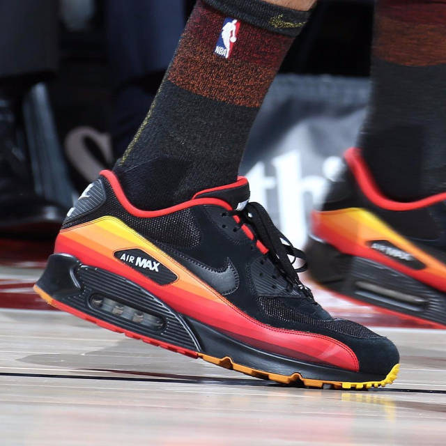 梅西：在巴黎足球层面我不太开心，一切都和我习惯的非常不同（梅西：在巴黎踢球并不快乐，许多方面与我的习惯大相径庭）