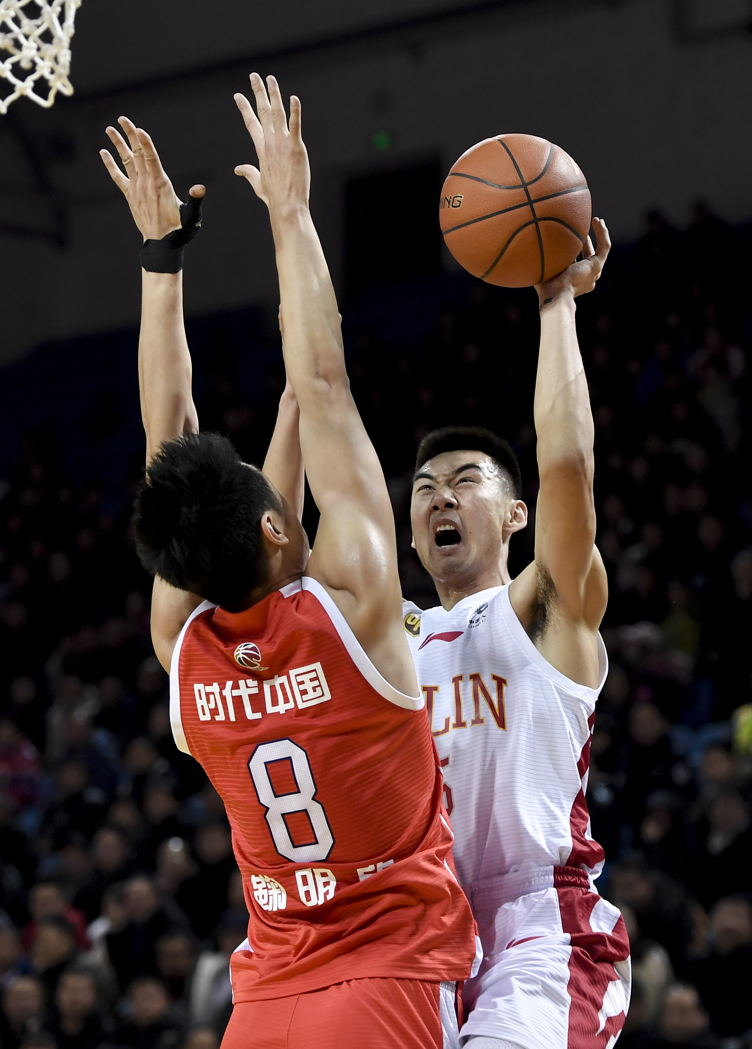 皇家马德里VS毕尔巴鄂竞技：姆巴佩触底反弹，阿隆索战术决胜关键（皇家马德里对阵毕尔巴鄂竞技：姆巴佩强势回暖，阿隆索战术或定胜负）