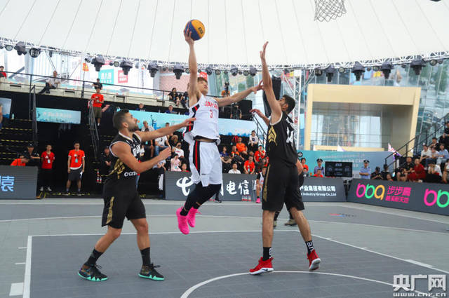 西甲：巴萨4-1大胜瓦伦西亚（西甲：巴塞罗那4-1轻取瓦伦西亚）